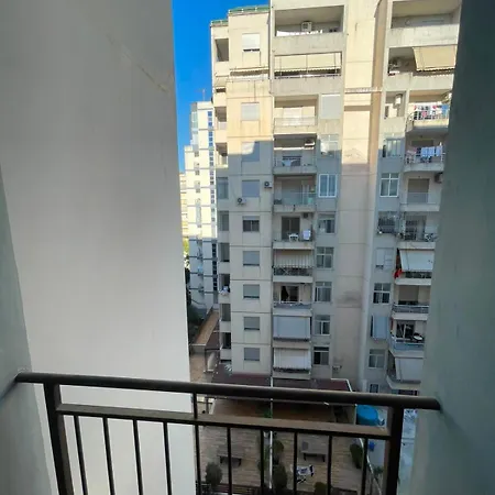 Center Влёра